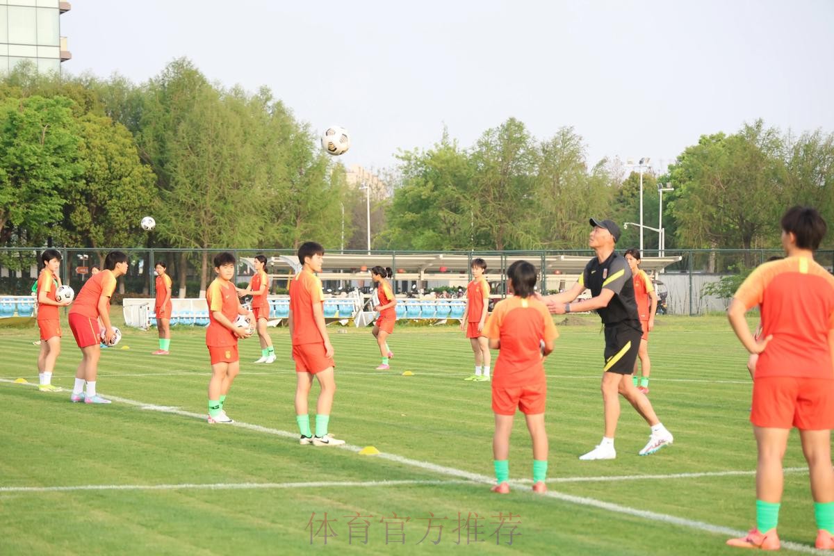 中国足球协会青训中心工作研讨会在武汉举行